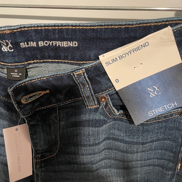 LIMITED EDITION! New York and Company Boyfriend Stretch Jeans. - Picture 2 of 5